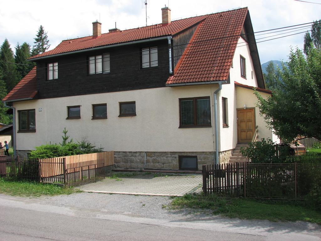 Forester Apartment Зуберец Экстерьер фото